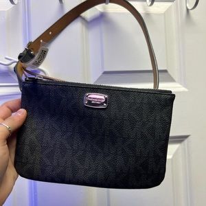 Michael kors Fanny pack size small new